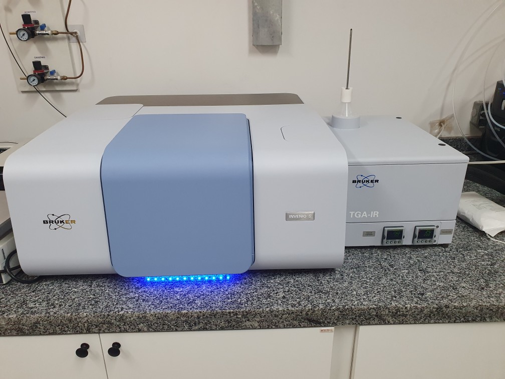 Bruker_FTIR.jpg