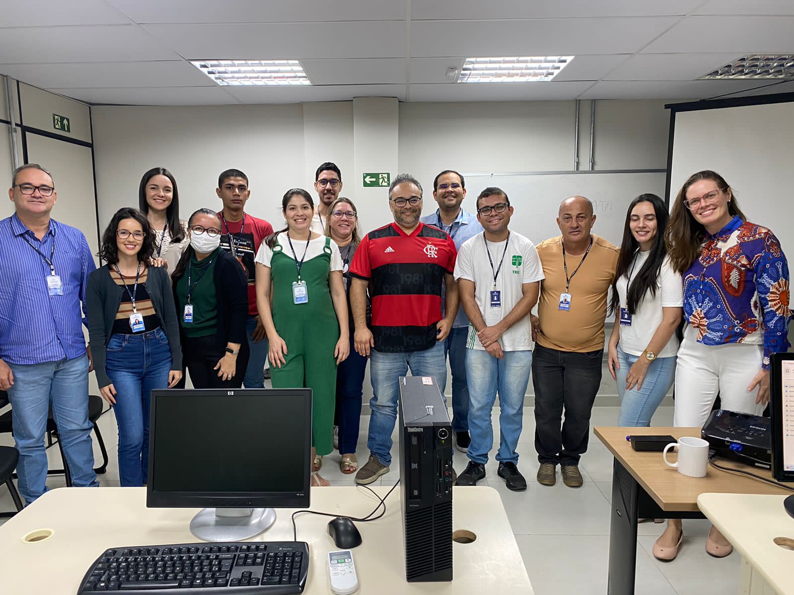 Palestra Na oportunidade os servidores puderam assistir a palestra O Impacto dos REEs.