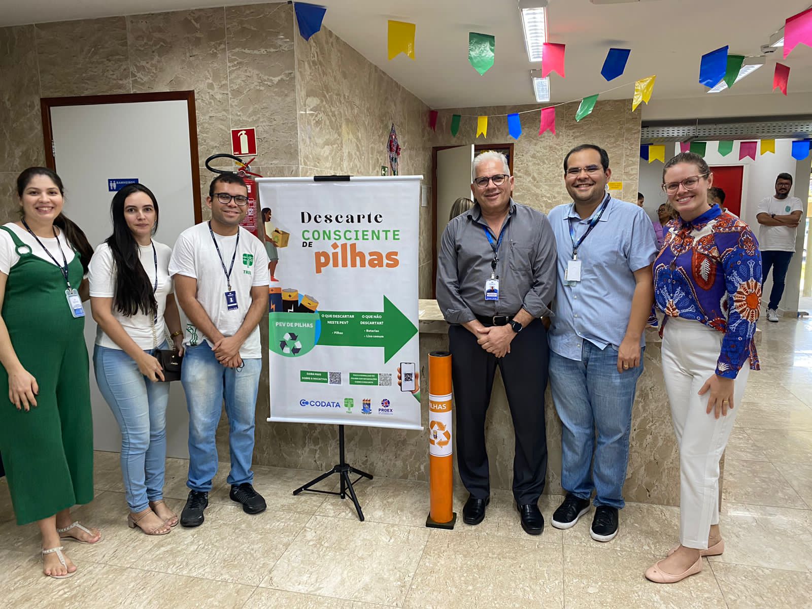 Instalação do PEV na CODATA Na foto os membros do TREE e os representantes da CODATA.